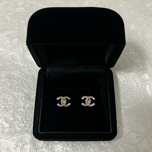 🚫SOLD🚫Authentic Chanel Rainbow Multicolor Crystal CC Earrings GHW - Picture 2 of 7